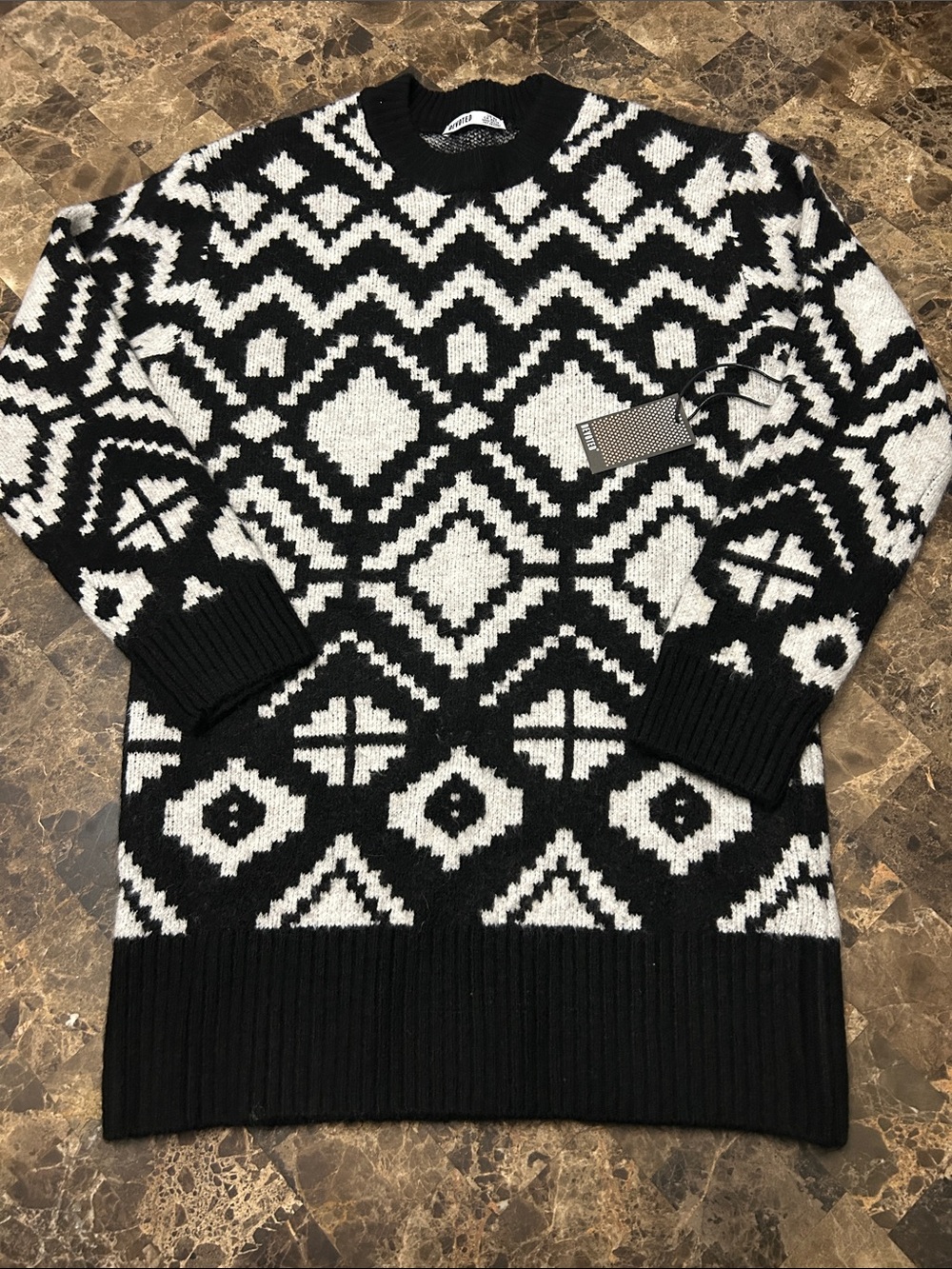 NWT 🆕 Devoted Women’s Black & White Geometric Knit Sweater size XS